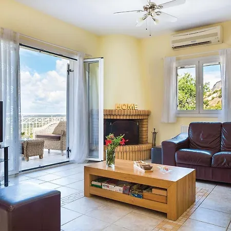 Sleeps 12 Air Con Wifi Villa