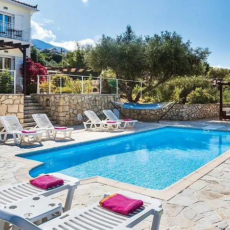 Villa Sleeps 12 Air Con Wifi