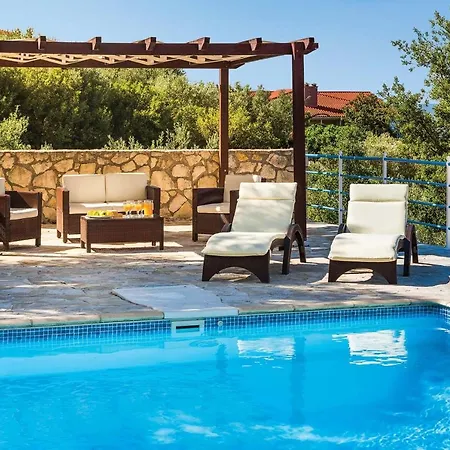 Villa Sleeps 12 Air Con Wifi